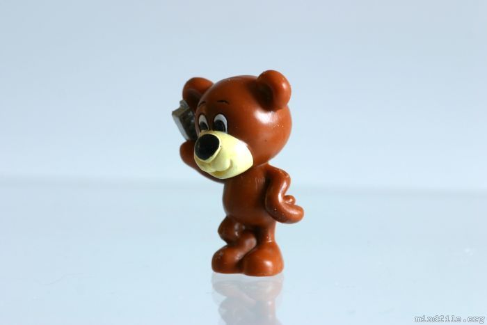 Der B&auml;r steht in der Mitte des Bildes - dort geh&ouml;rt
er nicht hin