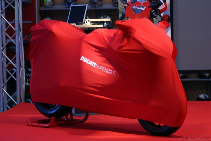 Die verh&uuml;llte Ducati 1098