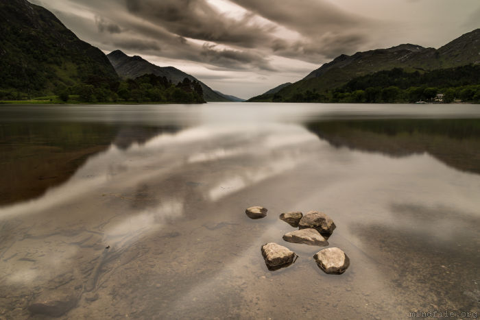 Loch Shiel bei Glenfinnan, Highland, Schottland - der "See bei Hogwarts" aus den
Harry-Potter-Filmen, aufgenommen im Juni 2015